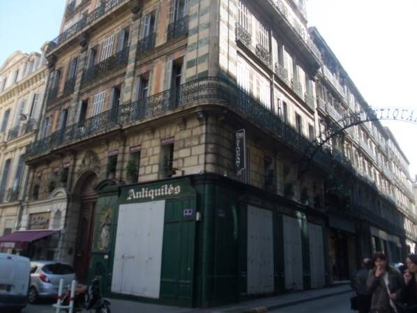Rue Edmond Rostand, le quartier des antiquaires