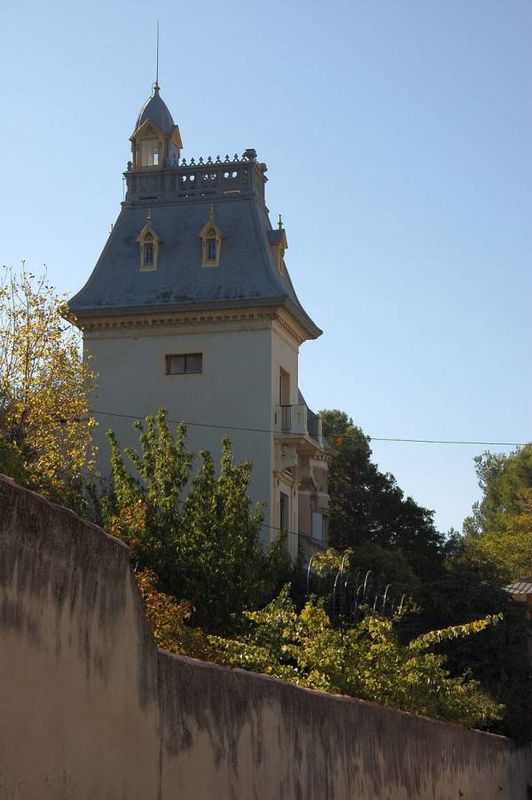 Le château magenta devenue une résidence privée à marseille dans le 14ème