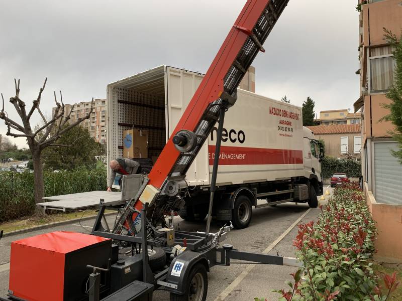 monte meubles lors d'un déménagement de particulier à Marseille