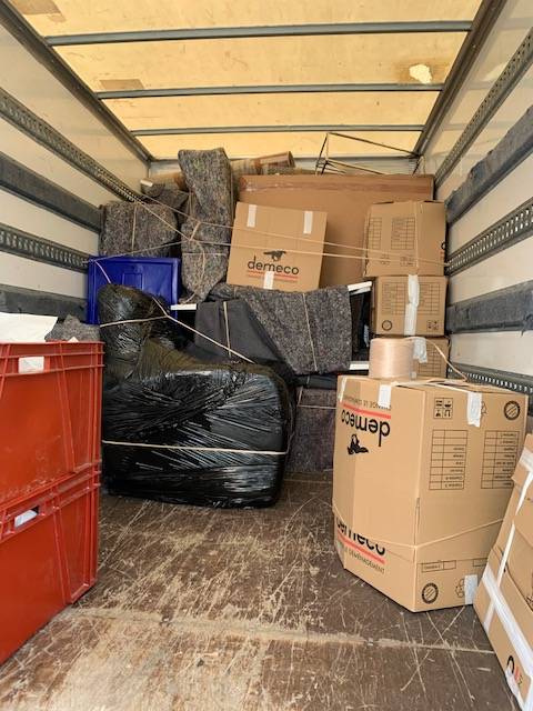 chargement camion demeco pour déménagement longue distance en groupage entre aubagne et vannes