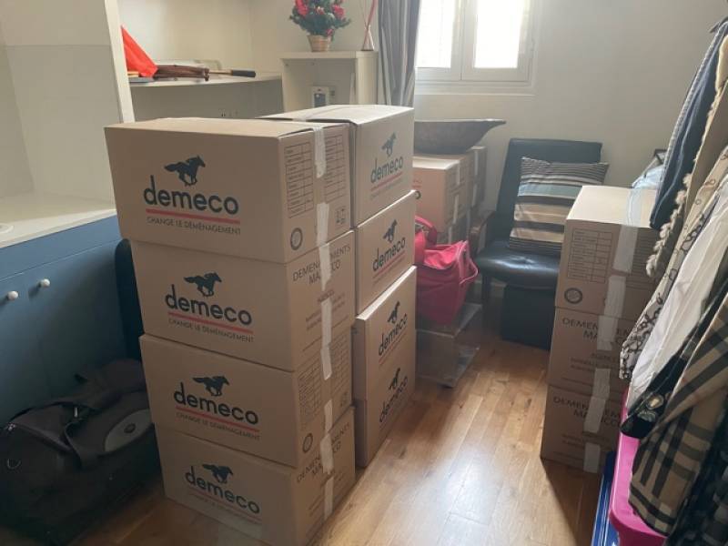 Cartons, papier bulle et scotch fournis pour un déménagement économique à Marseille