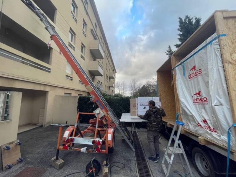 Déménagement d'un appartement de 100 m² au 4ème étage avec monte-meubles dans le 8ème arrondissement de marseille